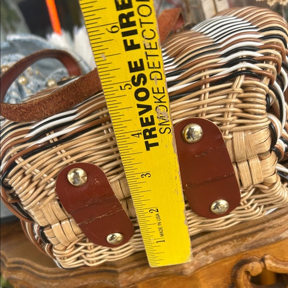 Vintage Brown and Tan Woven Wicker & Leather Handbag - Picture 7 of 12